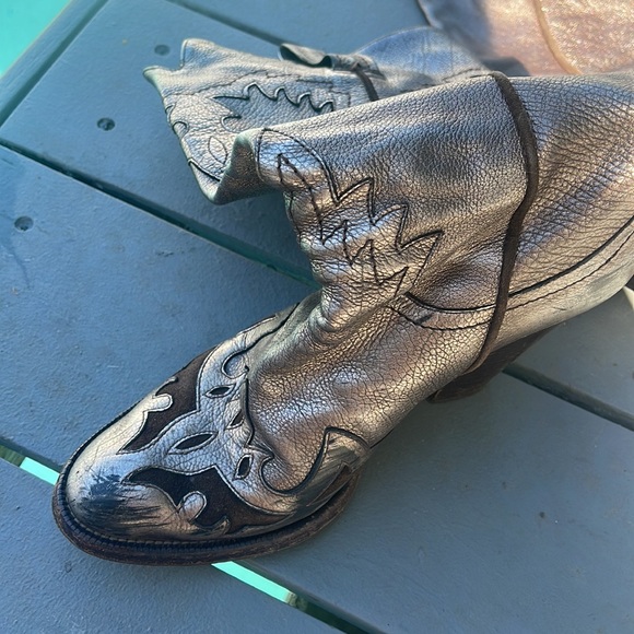 Boots - Picture 4 of 5